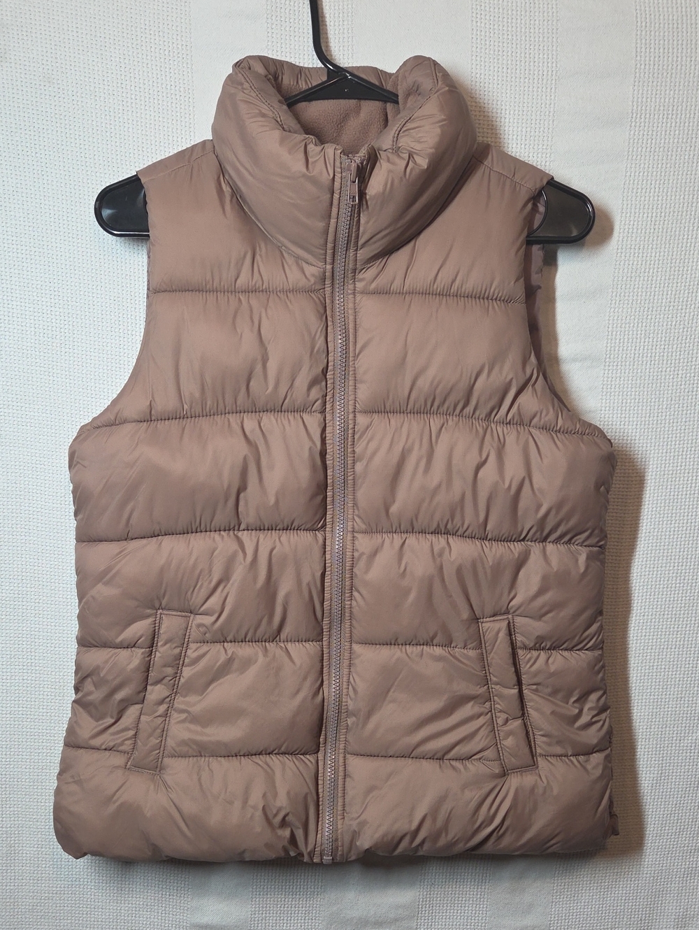 Old Navy Quilted Puffer Vest Womens Small 19" PTP - Taupe